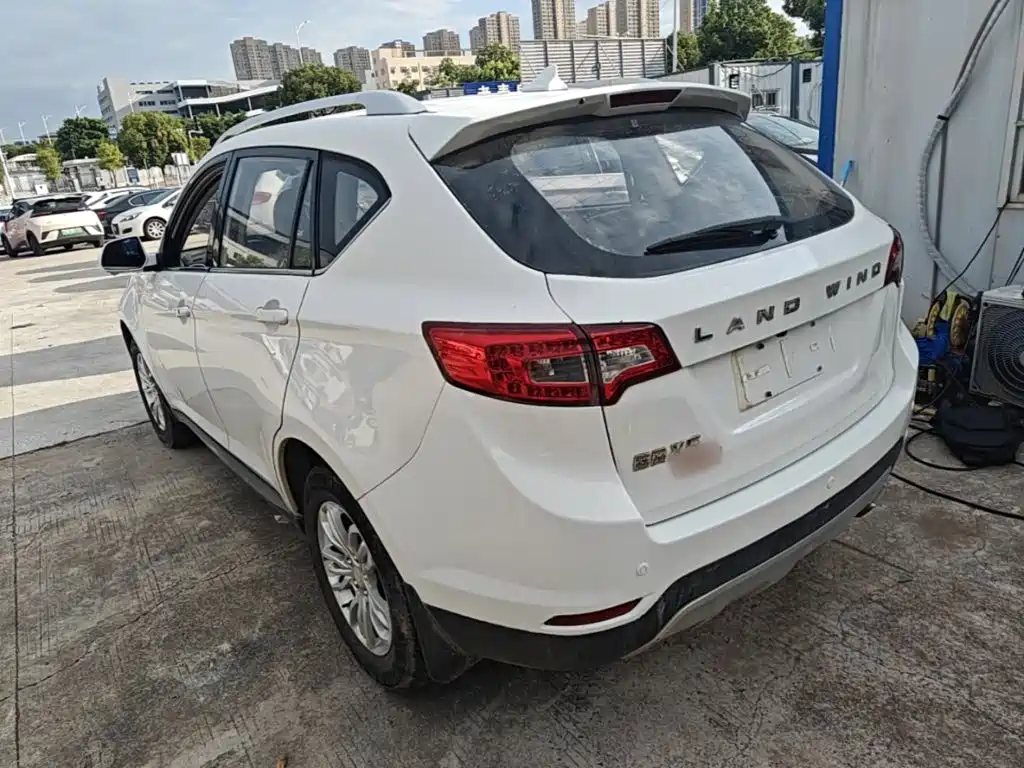 Landwind X5 Plus 1.5 T Manual Pioneer Leading