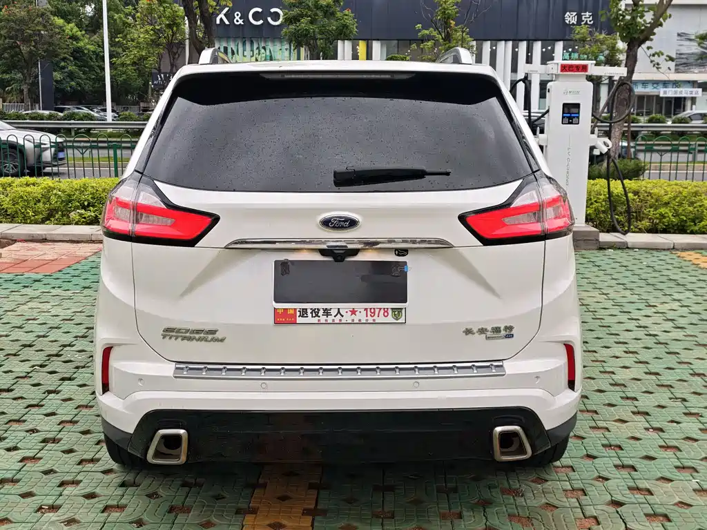 Edge PLUS EcoBoost 245 2 WD Grand Sharp 7-seat