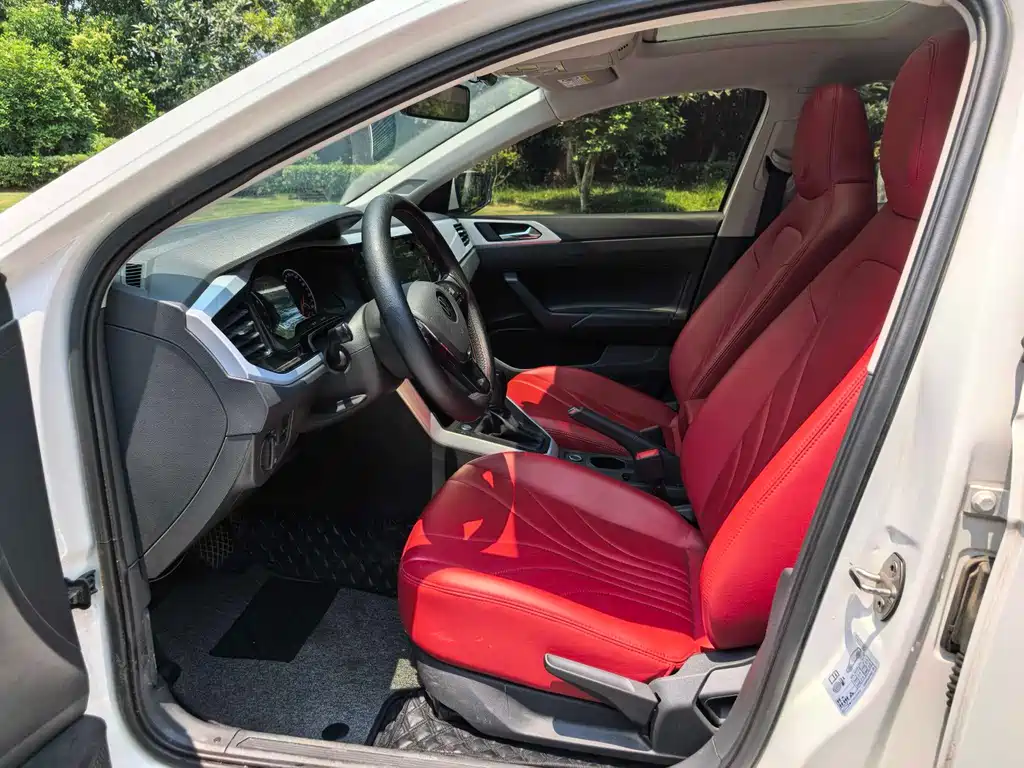 Polo Plus 1.5 L Auto Colorful Tech