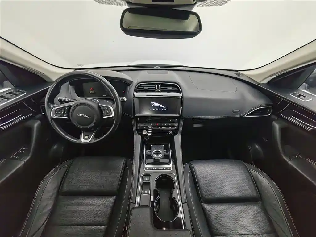 Jaguar F-PACE 2.0 T 2 WD R-Sport Sport