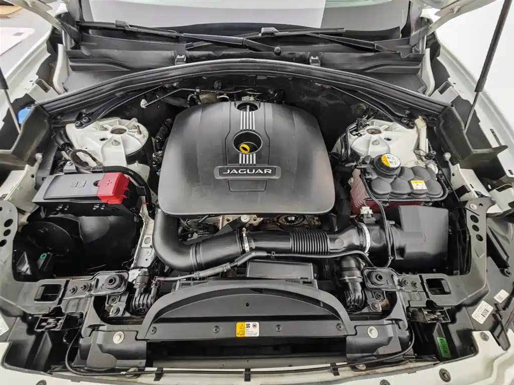 Jaguar F-PACE 2.0 T 2 WD R-Sport Sport