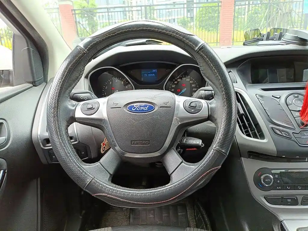 Focus Sedan 1.6 L Manual Style