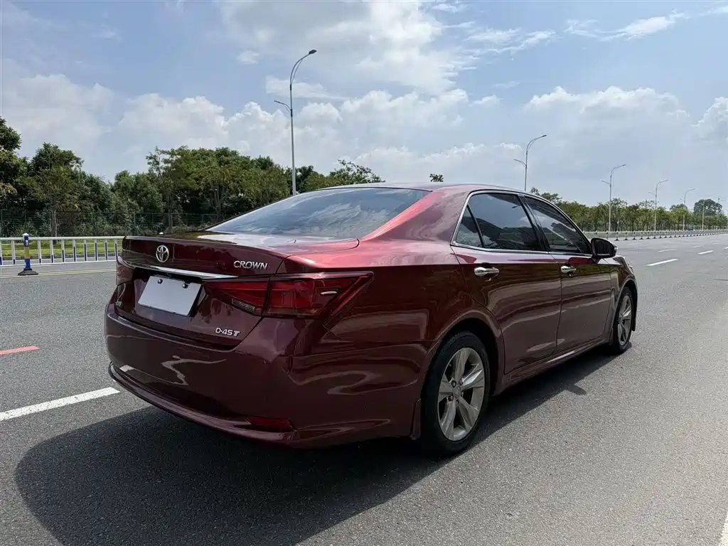 Crown 2.0 T Sport