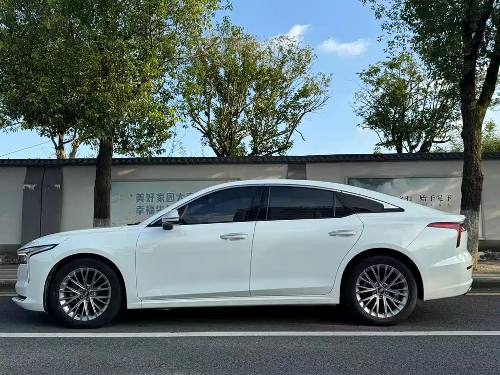 Besturn B70 3 rd Gen 1.5 T Auto Pleasure 70 Anniversary