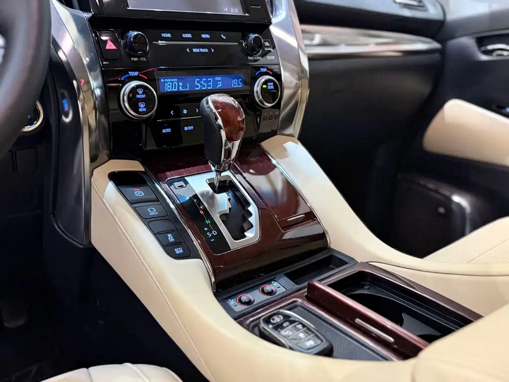 Alphard 3.5 L Luxury