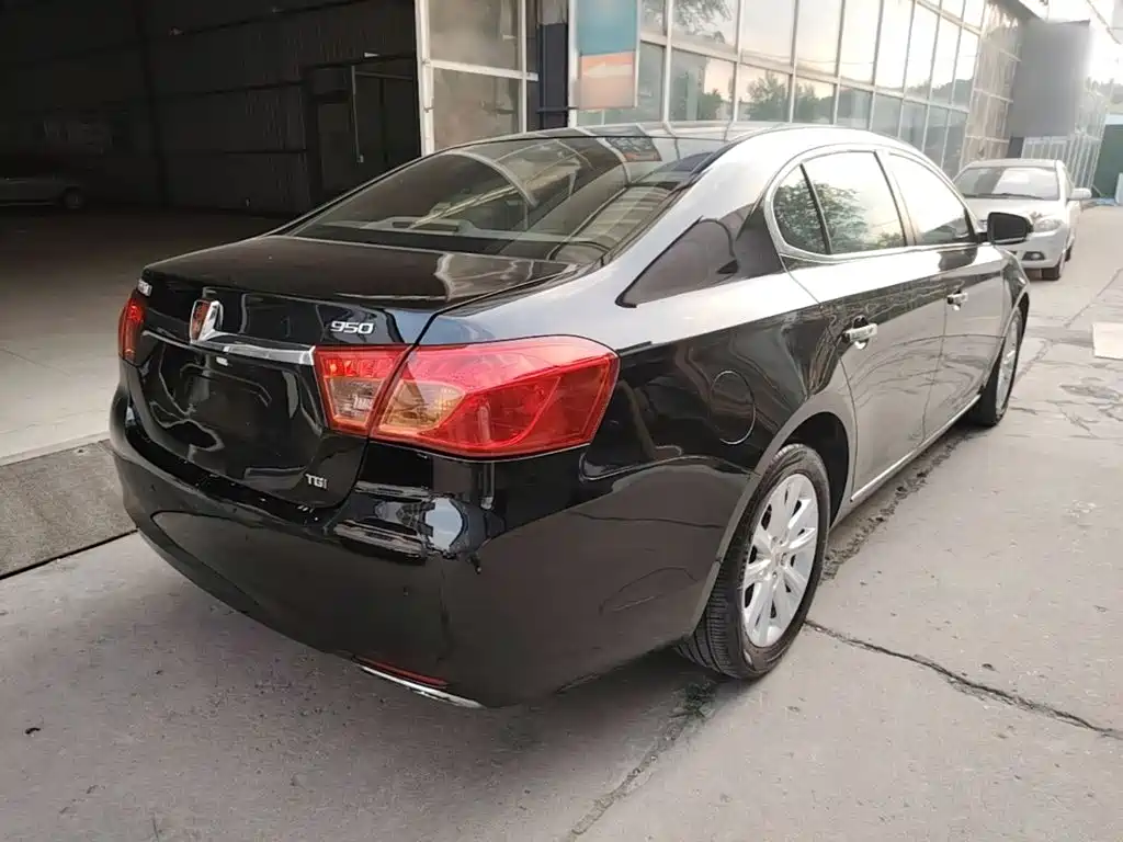 Roewe 950 荣威950 2015款 1.8 T 精英版
