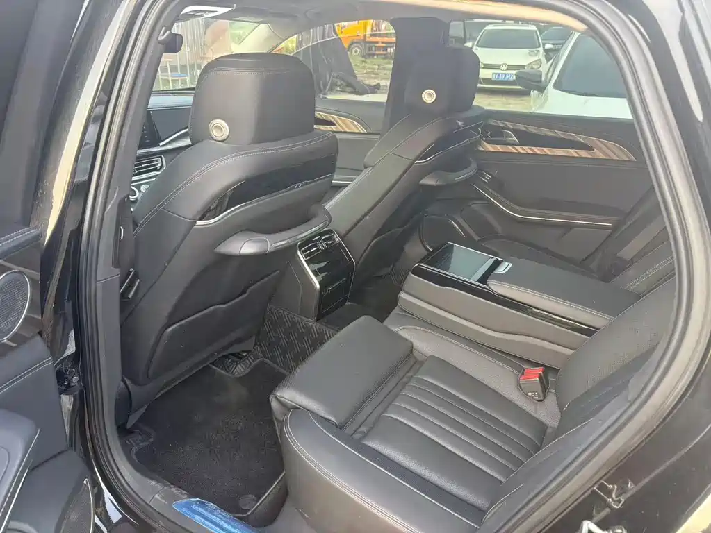 Hongqi H9 2.0 T Connected Flagship Enjoyment