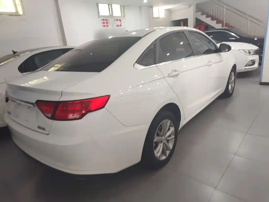 Emgrand GL 1.4 T CVT Luxury