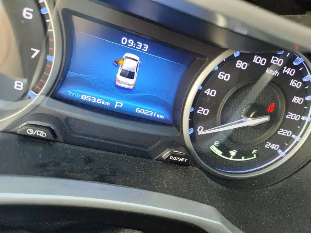 Emgrand Sedan Million 1.5 L CVT Upward