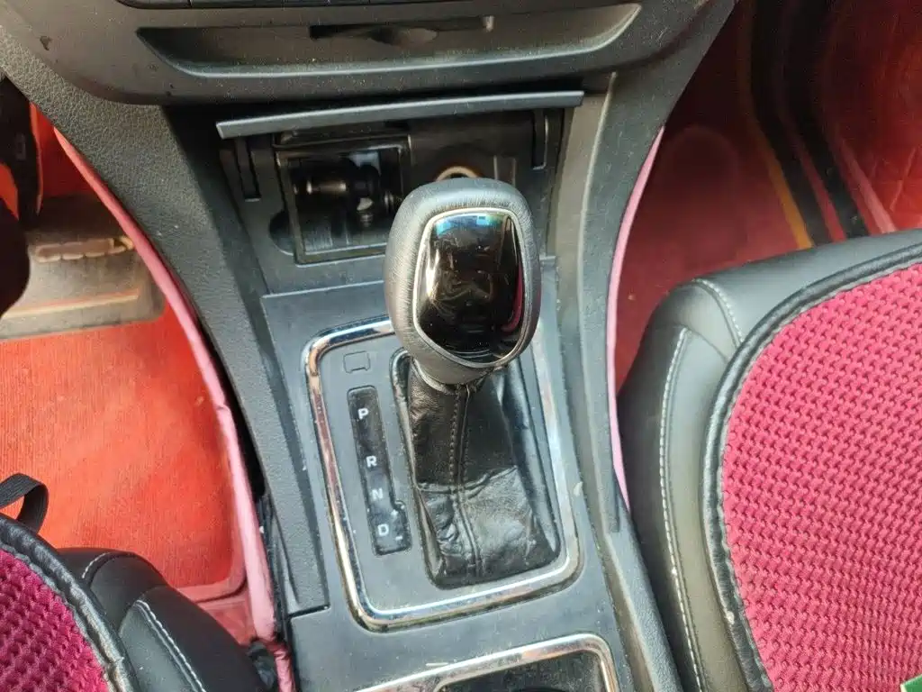 Emgrand Sedan Million 1.5 L CVT Upward