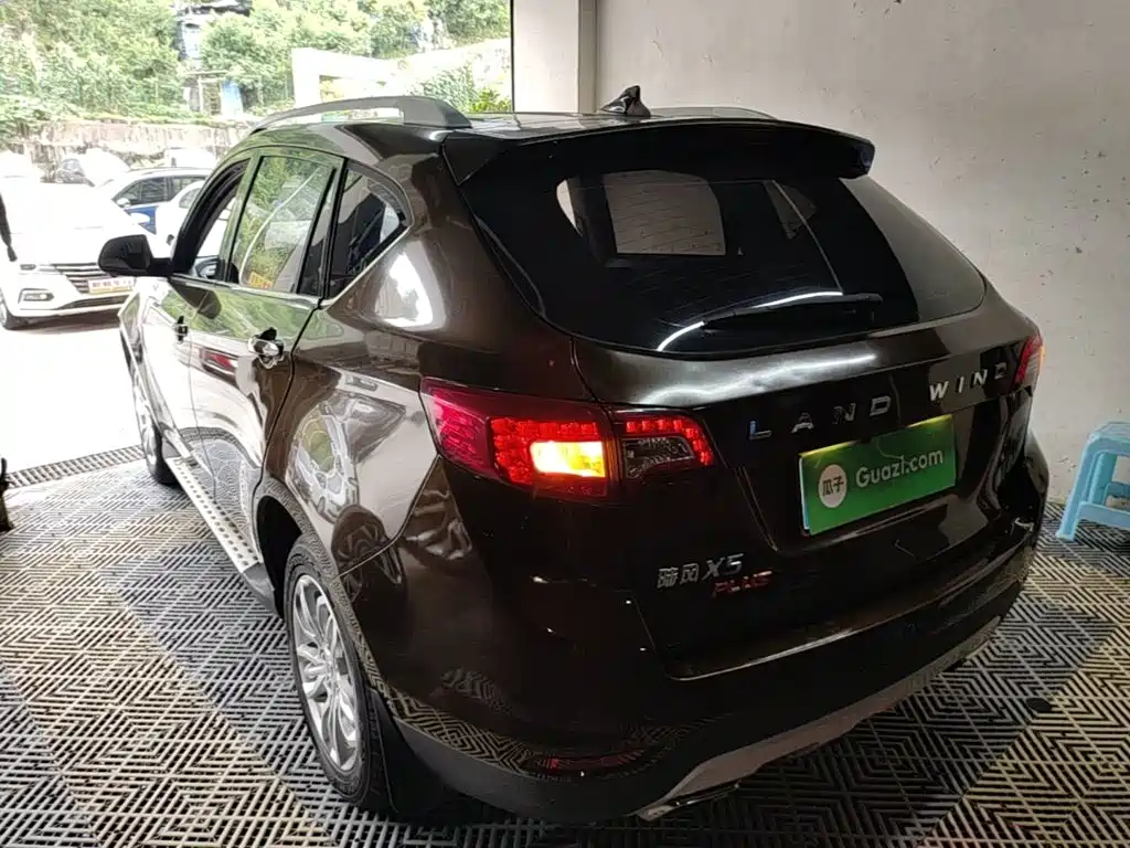Landwind X5 Plus 1.5 T CVT Pioneer Leading