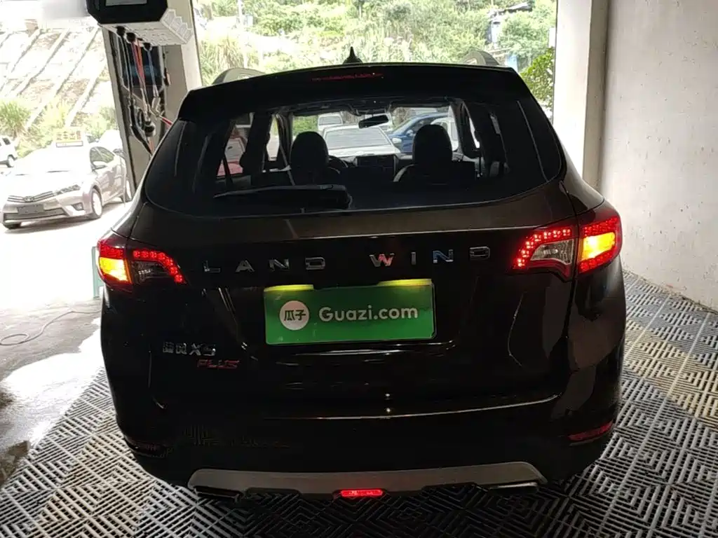 Landwind X5 Plus 1.5 T CVT Pioneer Leading