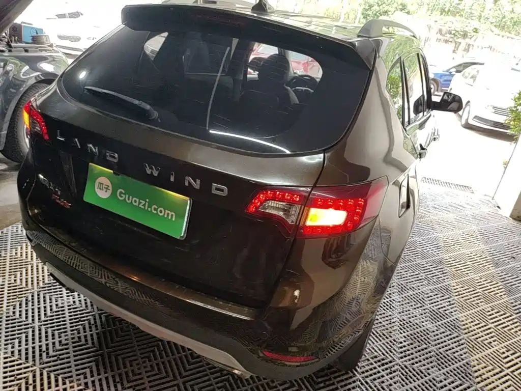 Landwind X5 Plus 1.5 T CVT Pioneer Leading