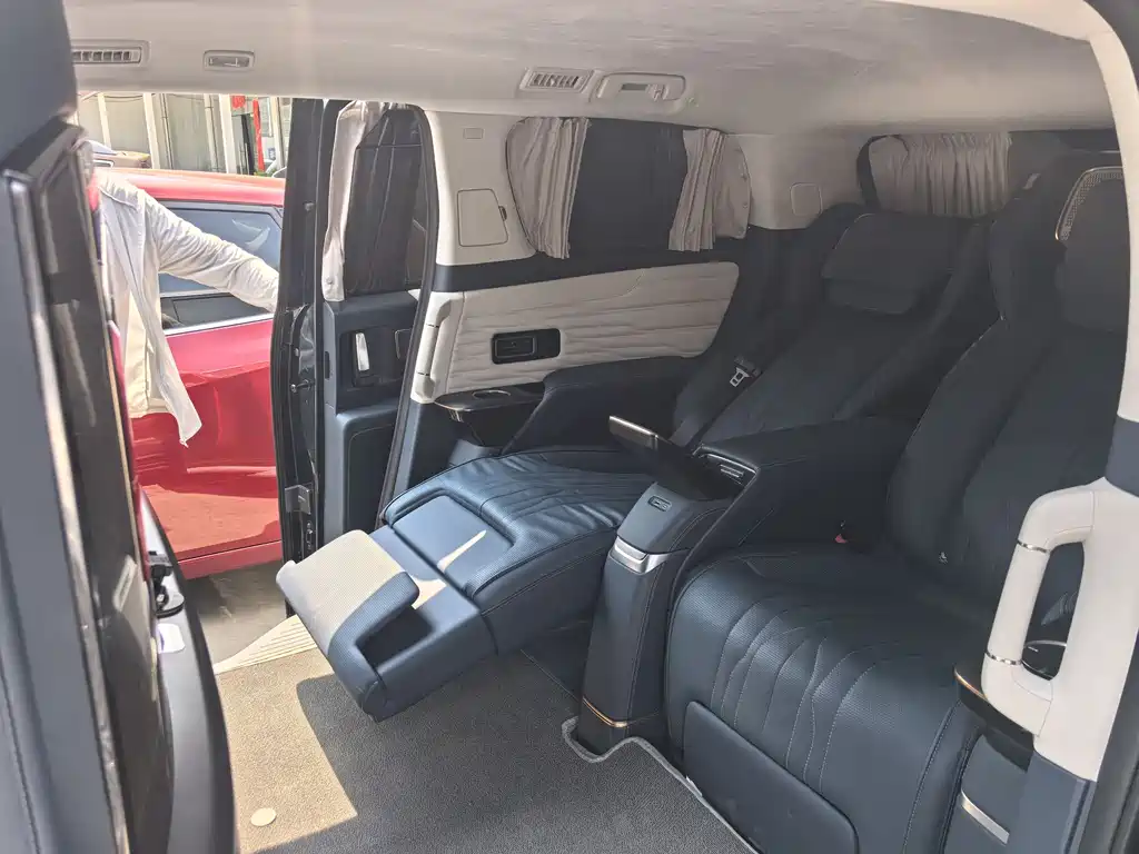 Century 2.0 T 4-seat Private