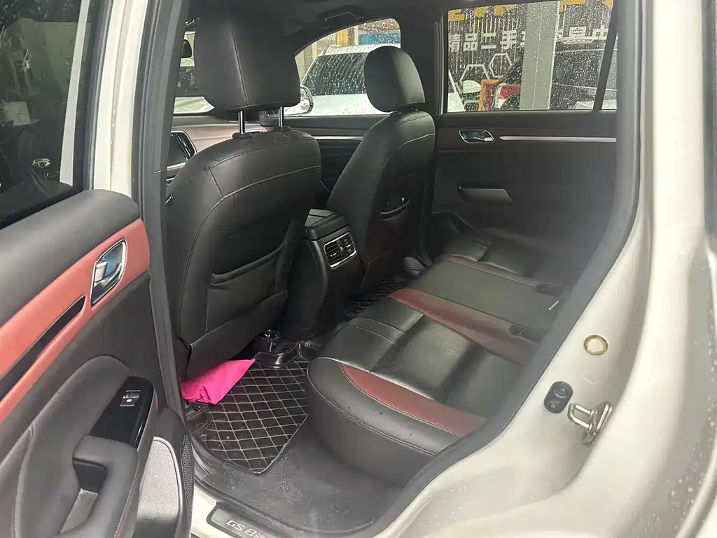 GAC Trumpchi GS8 390 T 2 WD Luxury Connected (7-seat)