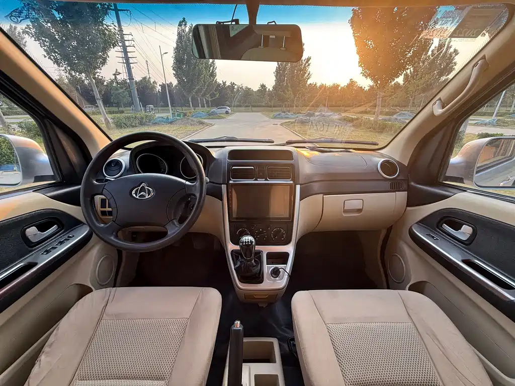 Changan Ruixing M70 长安睿行M70 2017款 1.5 L舒适型7座背掀门DAM15 DL