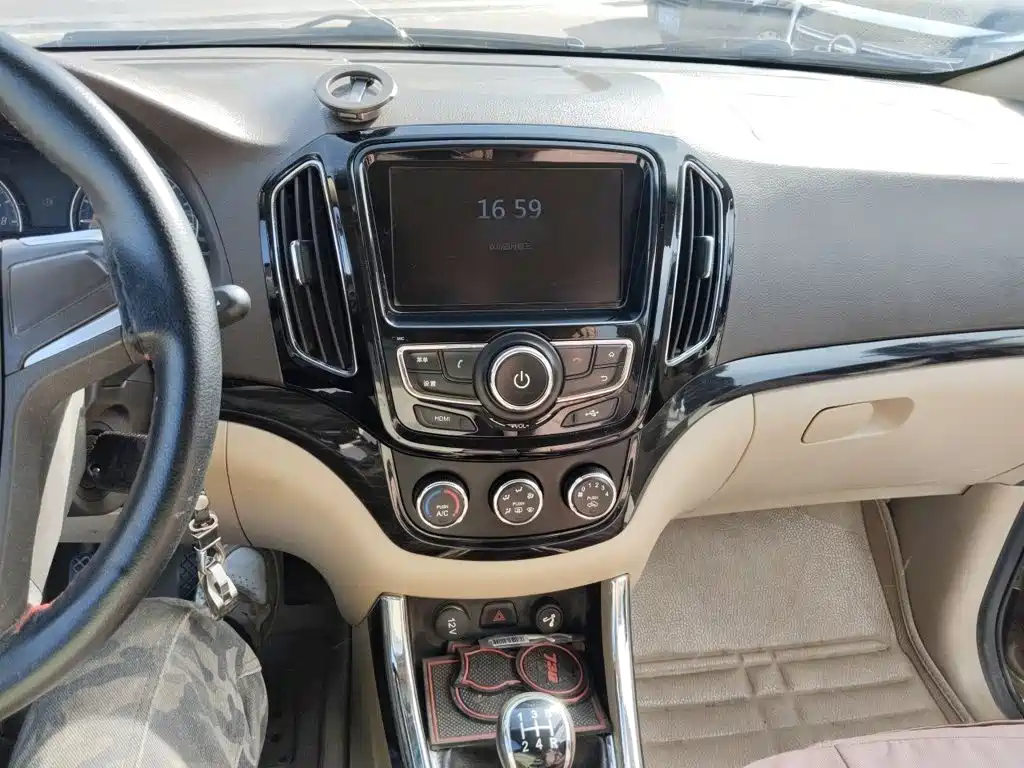 Baojun 730 1.5 L Manual Comfort 7-seat