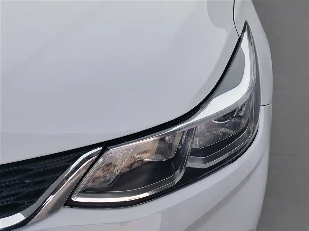 Cruze 320 Auto Dazzle Sharp Urban