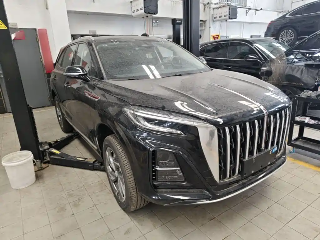 Hongqi HS3 PHEV 115 km Power Action