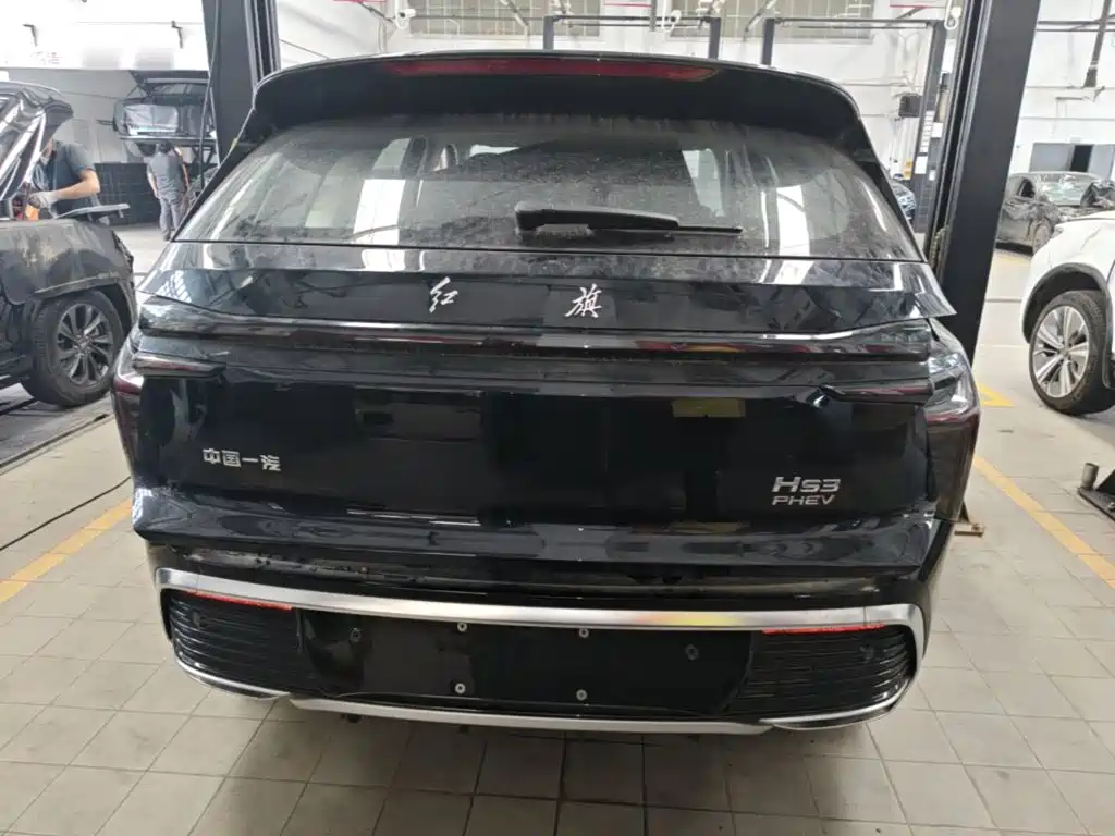 Hongqi HS3 PHEV 115 km Power Action