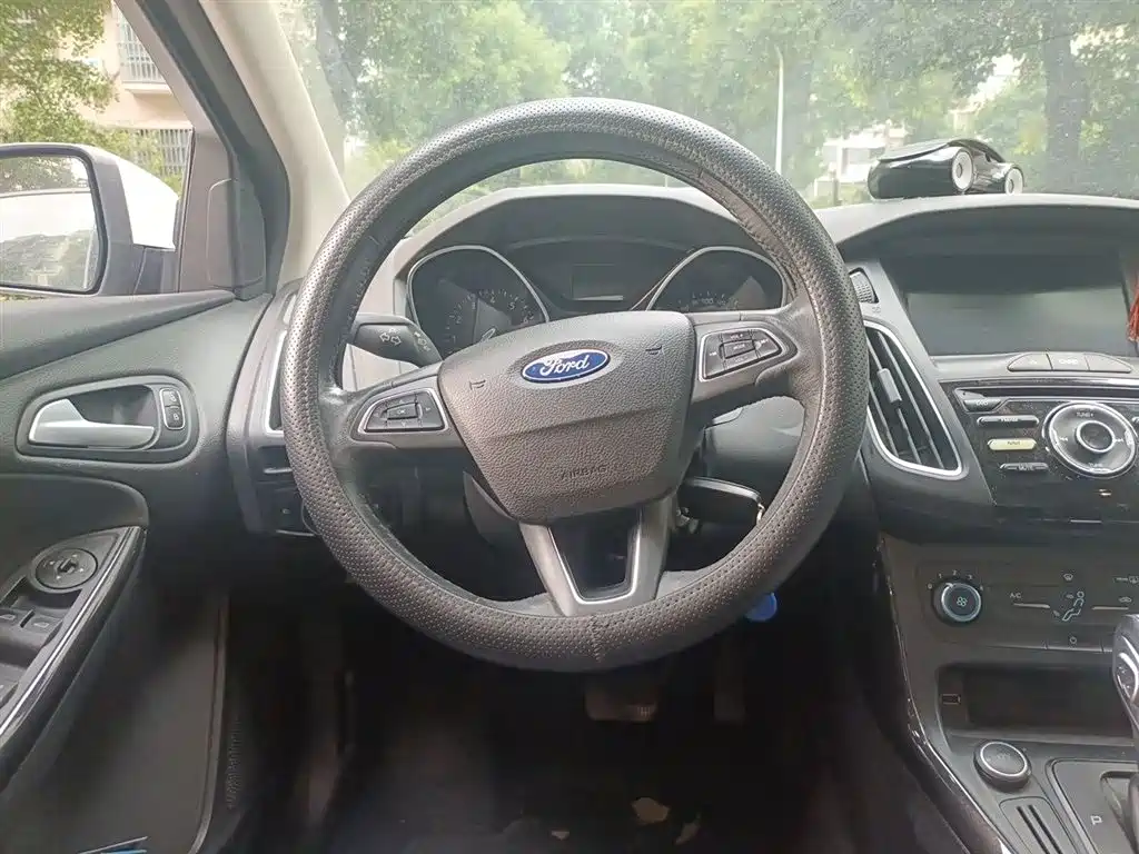 Focus Sedan Classic 1.6 L Auto Style Smart Travel