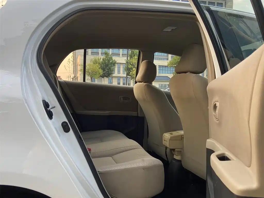 Yaris 1.6 E Auto Charm Motion