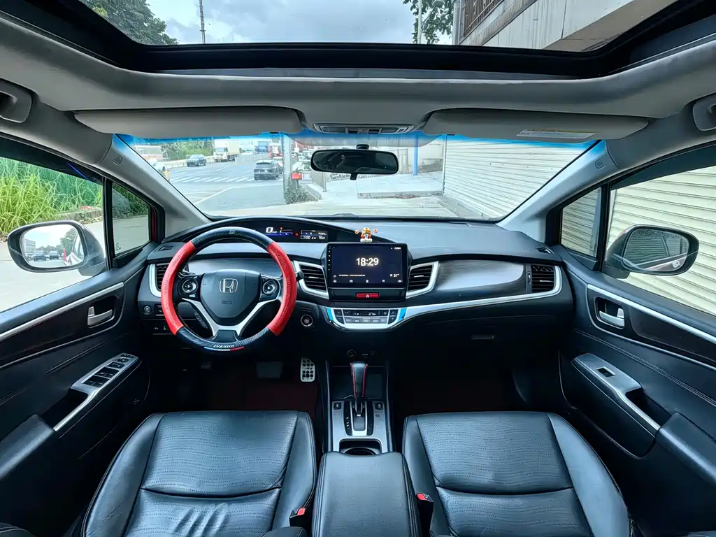 Jade 1.8 L CVT Luxury 5-seat