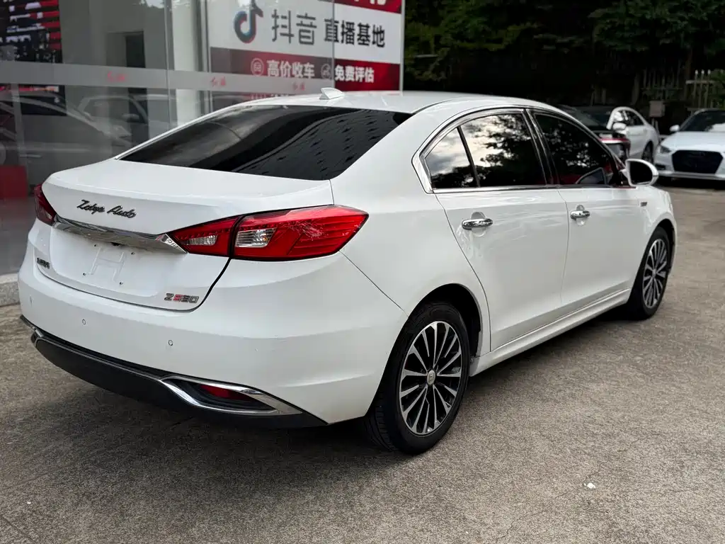 众泰Z560 众泰Z560 2017款 1.5 T CVT旗舰型