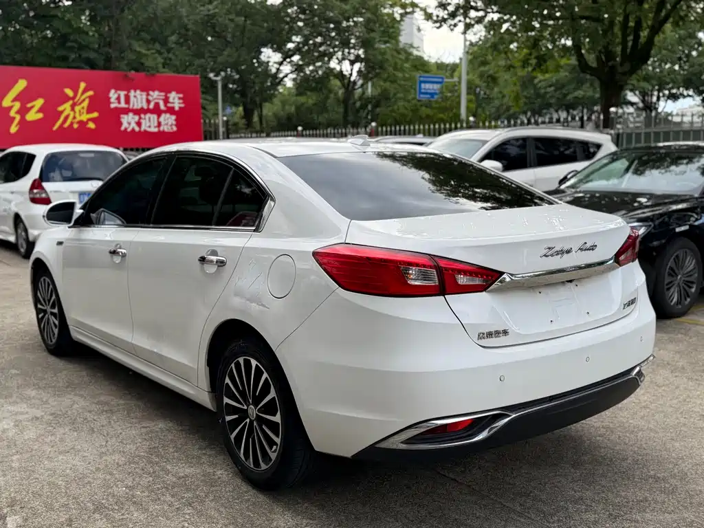众泰Z560 众泰Z560 2017款 1.5 T CVT旗舰型