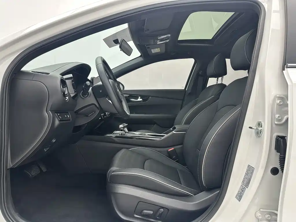 Kia K3 1.5 L CVT Luxury