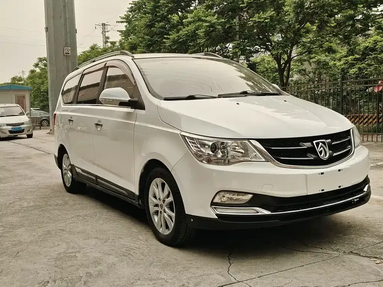 Baojun 730 1.5 L Manual Comfort 7-seat CN-V