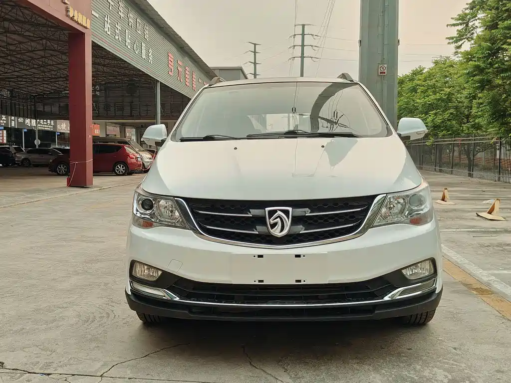 Baojun 730 1.5 L Manual Comfort 7-seat CN-V