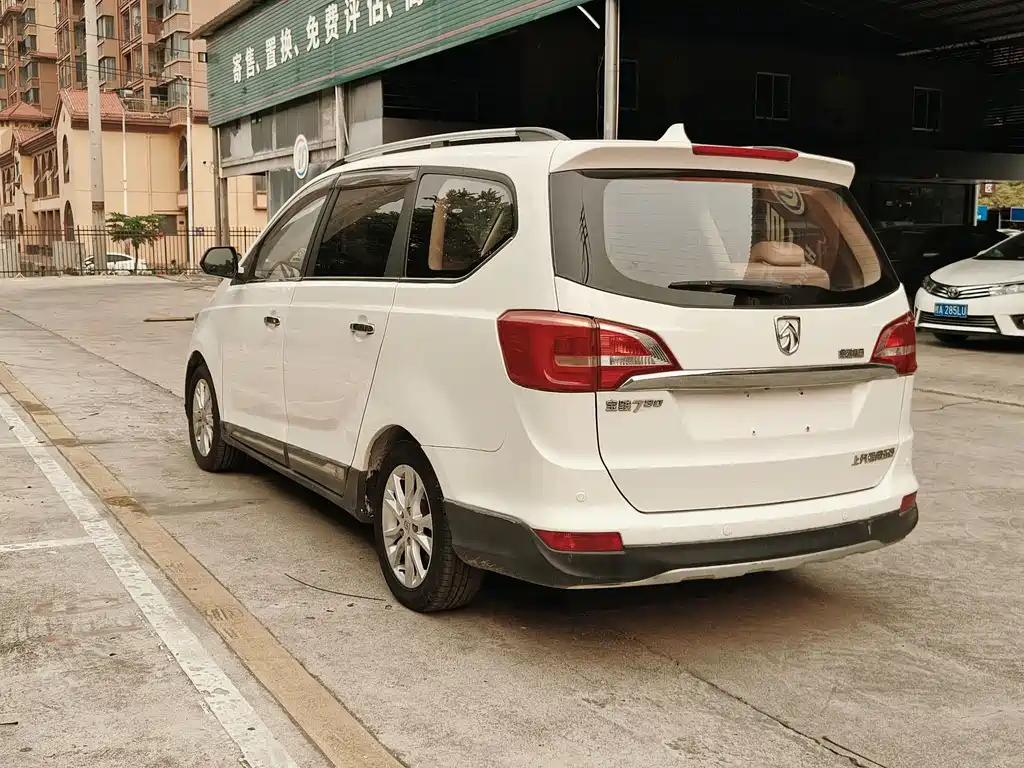 Baojun 730 1.5 L Manual Comfort 7-seat CN-V