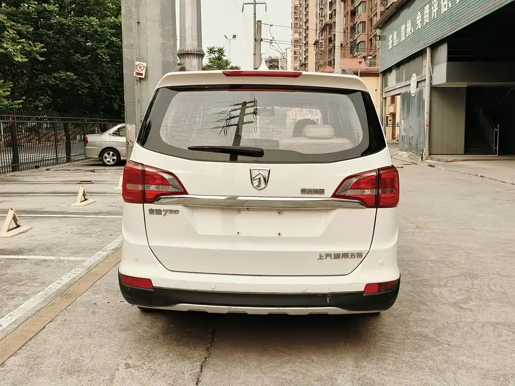Baojun 730 1.5 L Manual Comfort 7-seat CN-V
