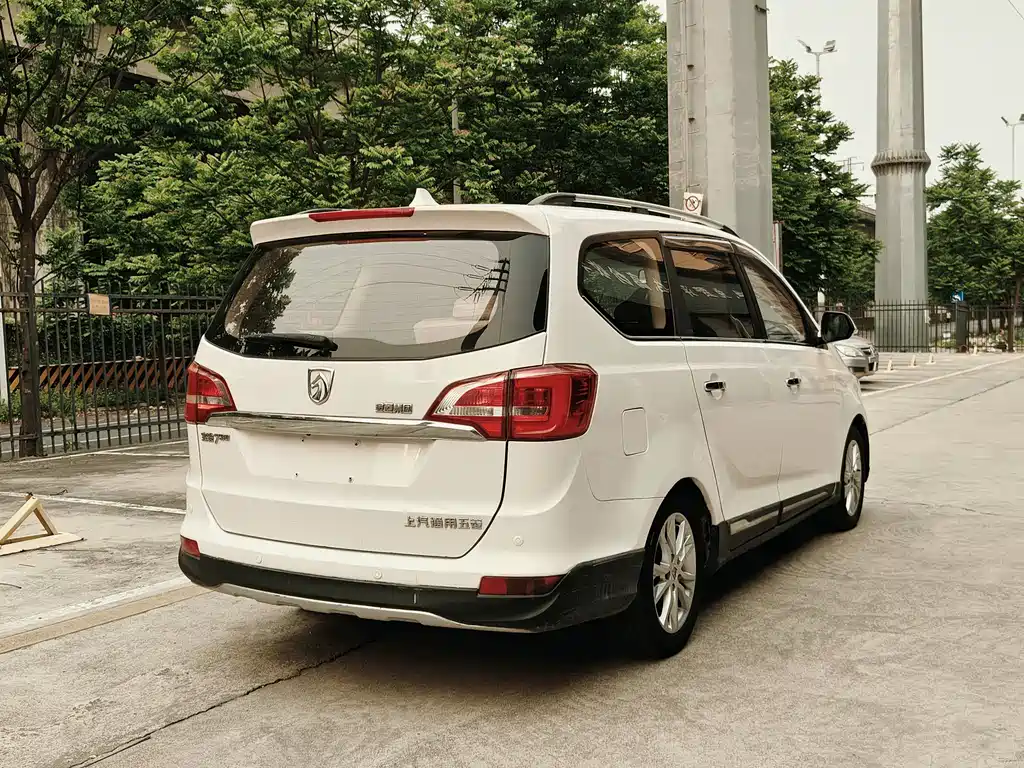 Baojun 730 1.5 L Manual Comfort 7-seat CN-V