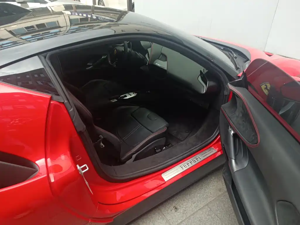 SF90 3.9 T V8 Stradale