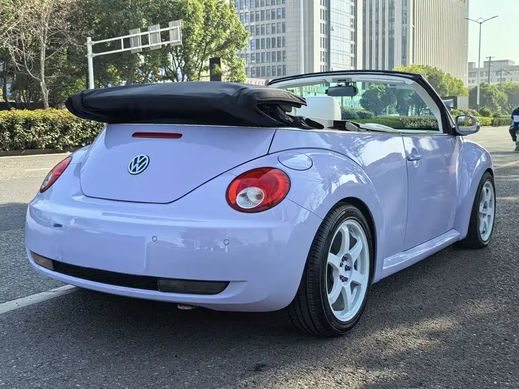 Beetle 2.0 BlackOrange Convertible Luxury