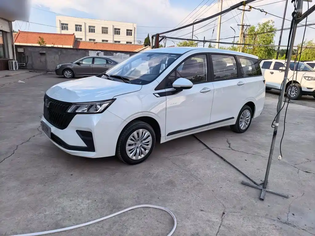 Wuling Jiachen 1.5 L Manual Joy Enjoyment Elite