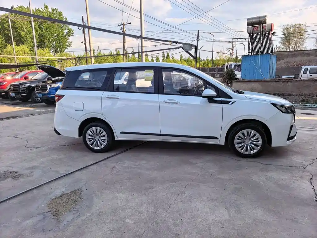 Wuling Jiachen 1.5 L Manual Joy Enjoyment Elite