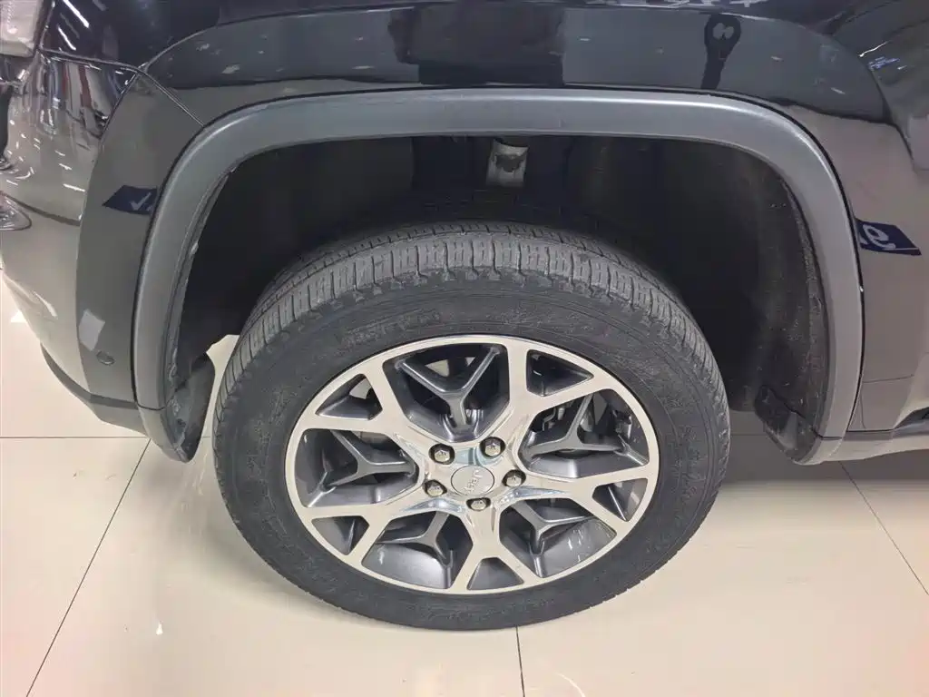 Grand Cherokee (Import) 3.0 L Elite Navigation