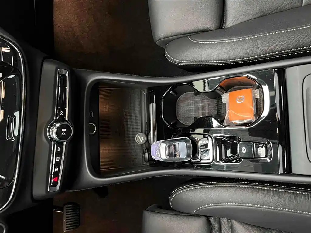 Volvo XC40 沃尔沃XC40 2023款 B4 四驱智远豪华版