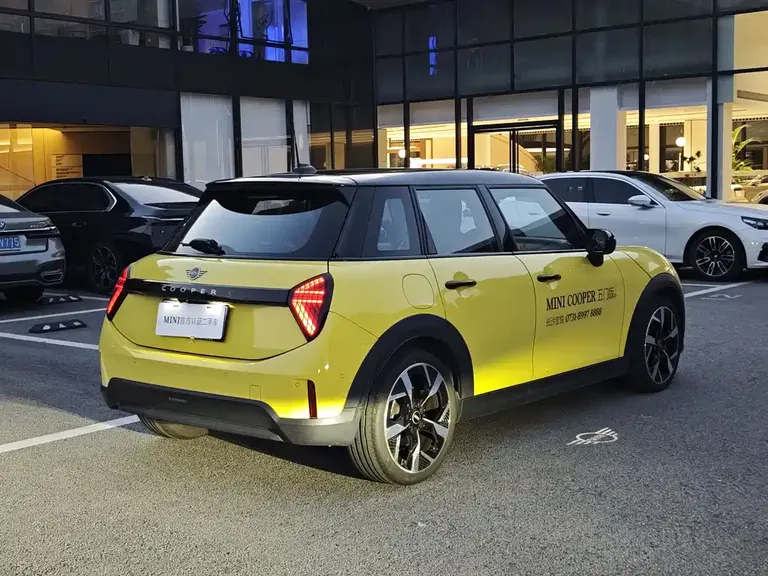 MINI 2.0 T COOPER S Artist 5-door