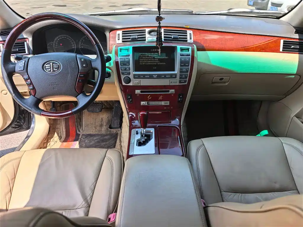 Hongqi Shengshi HQ300