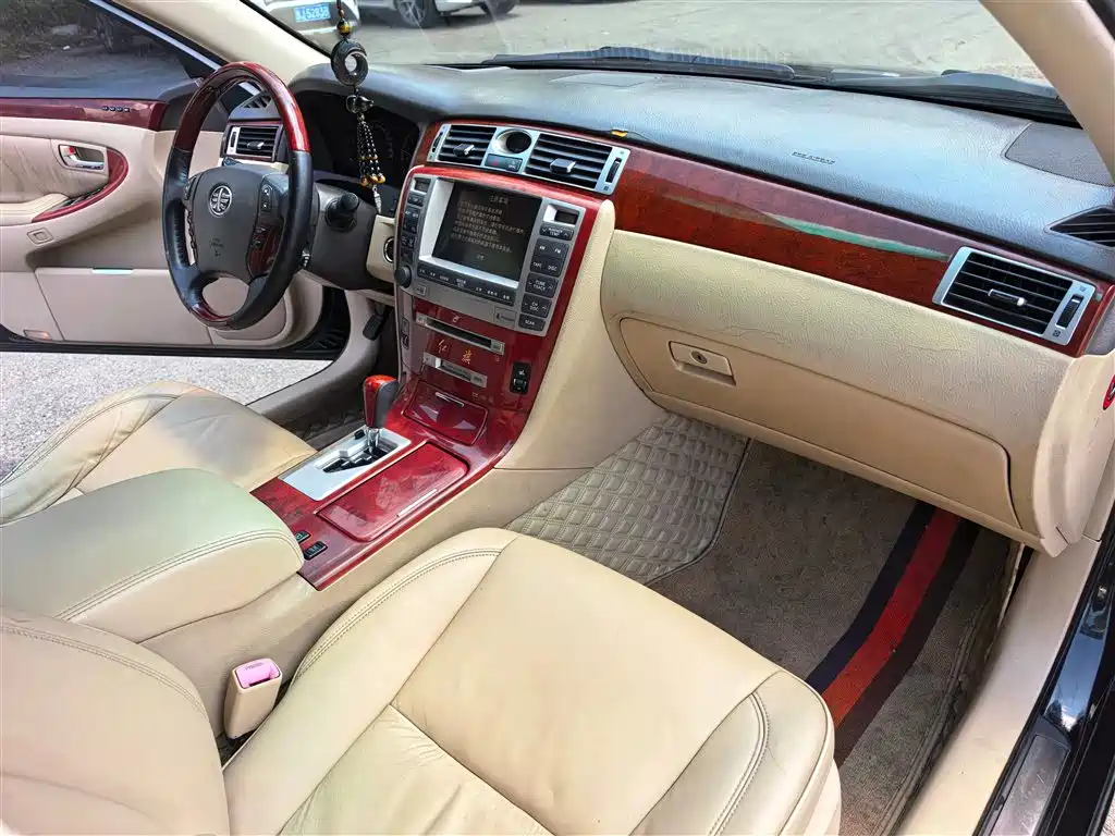 Hongqi Shengshi HQ300