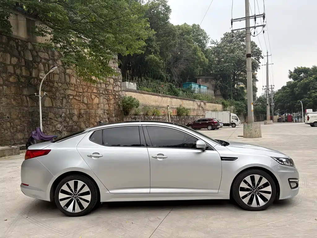 Kia K5 2.0 L Auto DLX Special Edition
