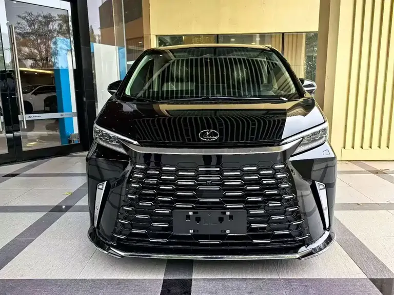 Lexus LM 500 h 6-seat Supreme