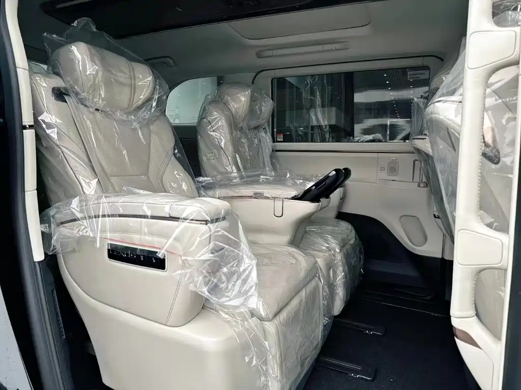 Lexus LM 500 h 6-seat Supreme