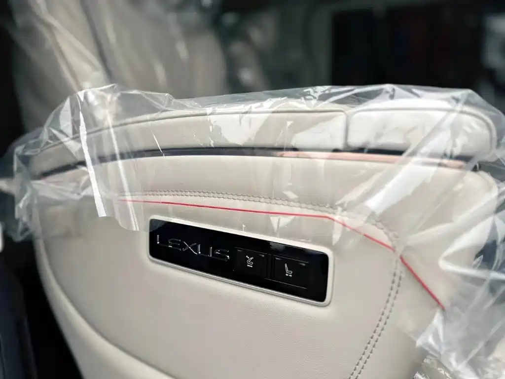 Lexus LM 500 h 6-seat Supreme