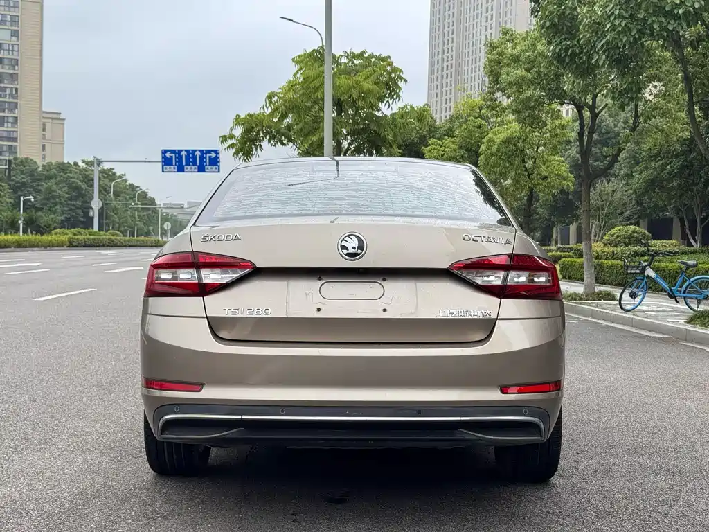 Octavia TSI280 DSG Luxury