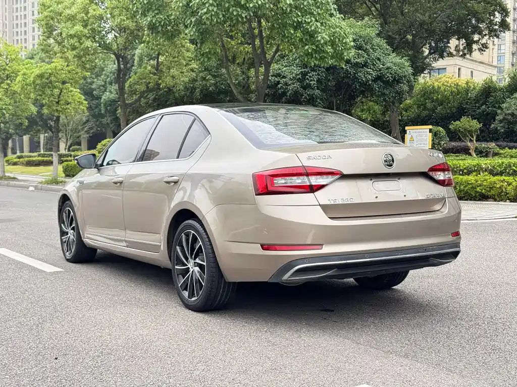 Octavia TSI280 DSG Luxury